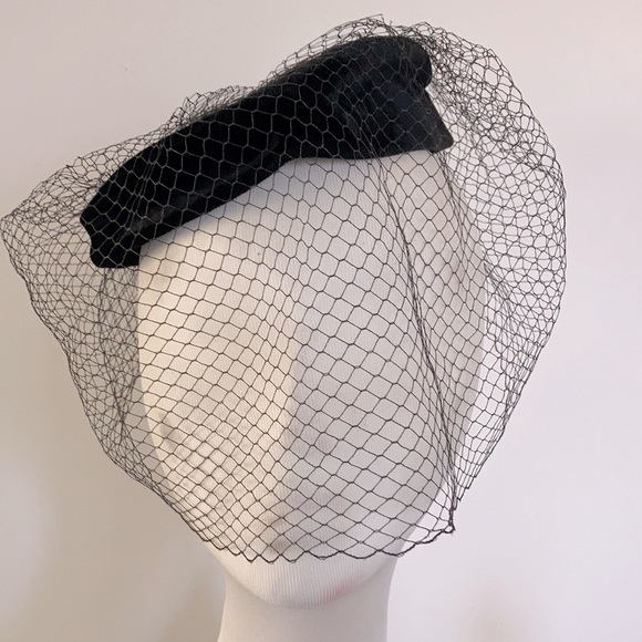 VINTAGE Velvet beret/fascinator with netting. 100% cotton - Picture 2 of 11